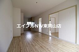 エヴァグリーンハイツA棟 1階2LDKのリビング/ダイニング