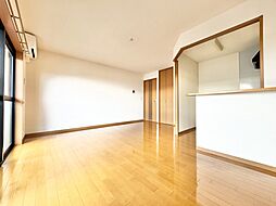 グリーングラスN 113 1階1LDKのリビング/ダイニング