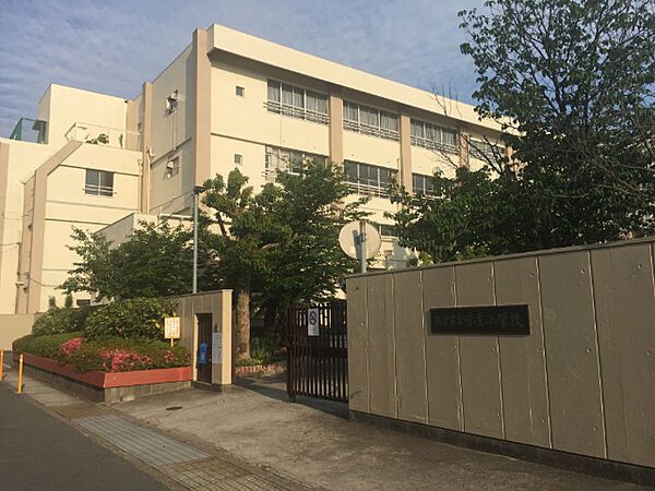 画像17:小学校「摂津市立味生小学校まで416m」
