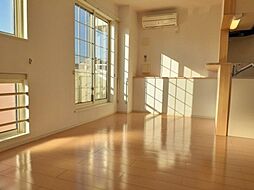 メゾン・ソレイユ B 2階1LDKのリビング/ダイニング