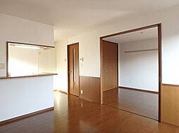 フラワーレジデンス鈴木 八番館 1階2LDKのリビング/ダイニング