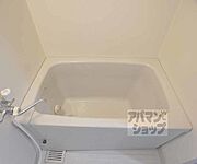ゆったり入れる浴槽です。