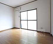 広々とした部屋です。