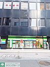 ファミリーマート 徒歩2分。 110m