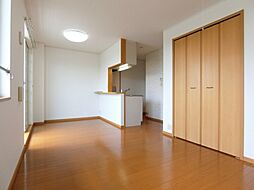 ガーデン・パークハウス II 2階1LDKのリビング/ダイニング