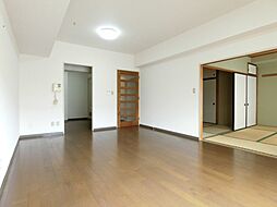 ルミエール薬師寺 2階4LDKのリビング/ダイニング