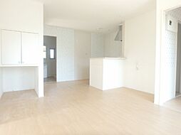 グラン・トレゾール B 1階2LDKのリビング/ダイニング