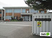 小学校「徳島市立川内北小学校まで886m」