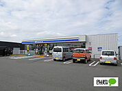 コンビニ「ローソン徳島川内町大松店まで332m」