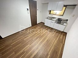 プラーズ六実 2階2DKのリビング/ダイニング