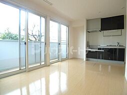 エモシオン 1階1LDKのリビング/ダイニング