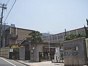 大宅小学校まで590メートル