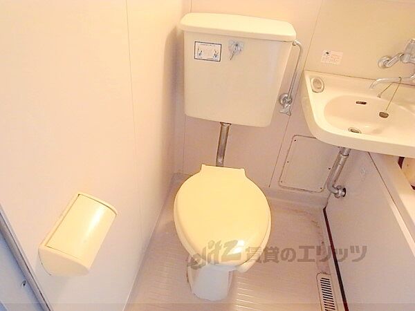 画像12:ユニットバスのトイレです