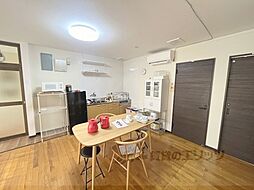 JR山陰本線 円町駅 バス6分 等持院南町下車 徒歩3分の賃貸アパート 1階ワンルームのリビング/ダイニング