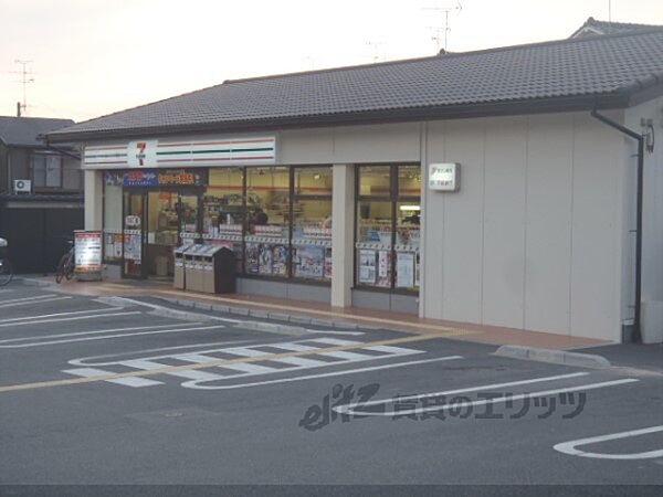 画像20:セブンイレブン　深草大亀谷店まで550メートル