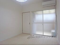 JR山陰本線 円町駅 バス8分 妙心寺北門前下車 徒歩3分の賃貸アパート 1階1Kのリビング/ダイニング