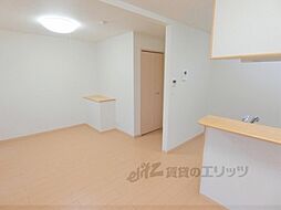 JR山陰本線 花園駅 徒歩16分の賃貸アパート 2階1LDKのリビング/ダイニング