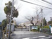 嵯峨野小学校まで500メートル