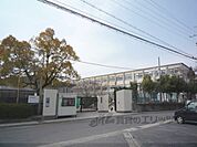 広沢小学校まで950メートル