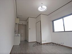 京都市営烏丸線 北大路駅 バス8分 下岸町下車 徒歩1分の賃貸マンション 3階1Kのリビング/ダイニング