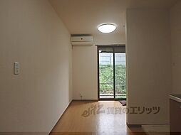 レジデンスさがの 1階ワンルームのリビング/ダイニング