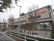 マツモト　西小路御池店まで650メートル