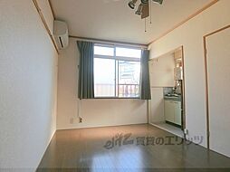 京都市営烏丸線 北大路駅 バス9分 上賀茂御園橋下車 徒歩5分の賃貸アパート 1階ワンルームのリビング/ダイニング