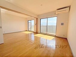 JR山陰本線 花園駅 徒歩10分の賃貸マンション 4階1LDKのリビング/ダイニング