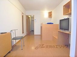 京都市営烏丸線 北大路駅 バス26分 牛若下車 徒歩1分の賃貸アパート 1階1Kのリビング/ダイニング