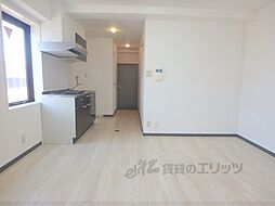 阪急京都本線 西院駅 徒歩30分の賃貸マンション 4階1LDKのリビング/ダイニング