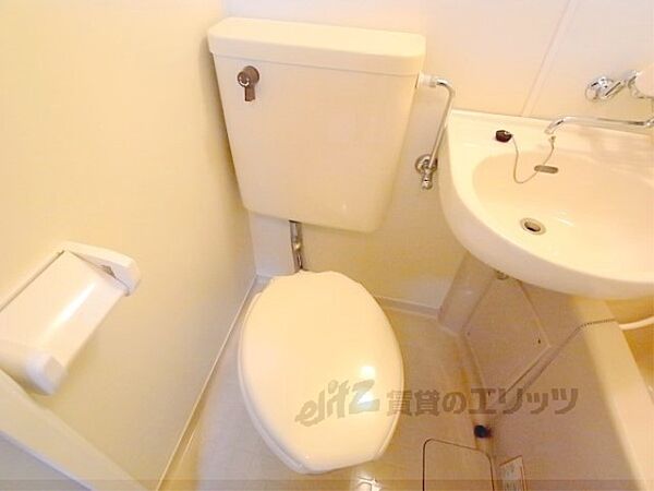 画像13:ユニットバスのトイレです。