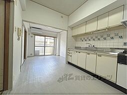 JR山陰本線 太秦駅 徒歩13分の賃貸マンション 4階3LDKのリビング/ダイニング