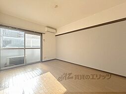 ラウンドテーブル 106 1階1Kのリビング/ダイニング