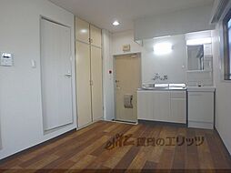 四条テラス 1階ワンルームのリビング/ダイニング