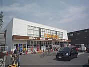 TSUTAYA　太秦店まで500メートル