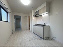 近鉄京都線 十条駅 徒歩4分の賃貸アパート 1階1DKのリビング/ダイニング