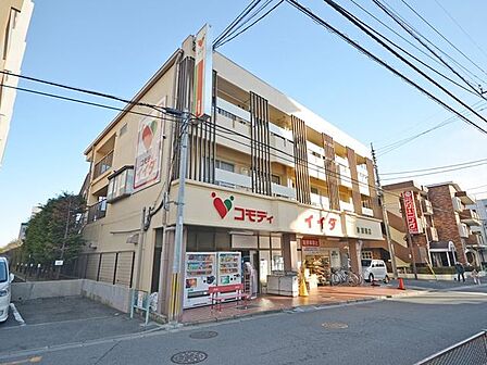 コモディイイダ東朝霞店 徒歩8分。 620m