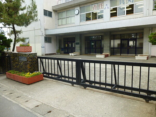 画像21:中学校「小田原市立泉中学校まで787m」
