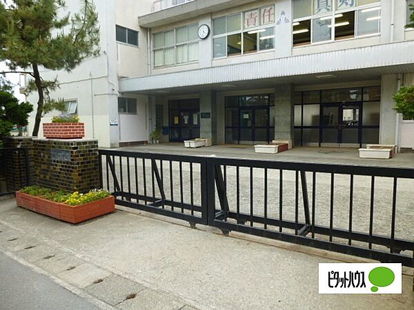 画像30:中学校「小田原市立泉中学校まで900m」
