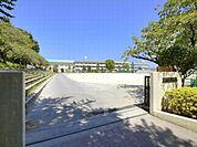 中学校「市川市立第一中学校まで2300m」