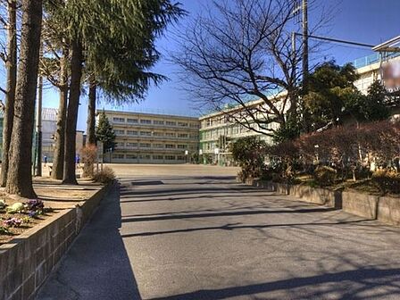 中学校「鎌ケ谷市立第二中学校まで1400m」