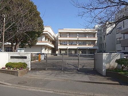 中学校「船橋市立飯山満中学校まで960m」