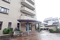 重厚感ある外観と管理体制の整った「ライオンズガーデン南陽町」。エレベーター・オートロック完備で安心してお住まいいただけそうです。