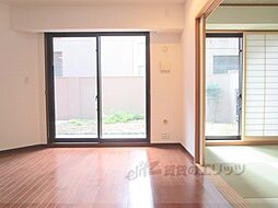 京都市営烏丸線 今出川駅 徒歩10分の賃貸マンション 1階3LDKのリビング/ダイニング