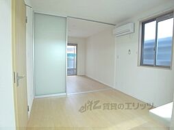 京都地下鉄東西線 御陵駅 徒歩9分の賃貸アパート 1階1LDKのリビング/ダイニング