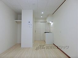 京阪本線 神宮丸太町駅 バス3分 岡崎道下車 徒歩7分の賃貸アパート 1階1Kのリビング/ダイニング