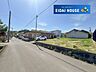外観：前面道路を含む現地写真