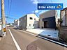 外観：前面道路含む外観