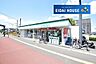 周辺：ファミリーマート幸町二丁目店 徒歩7分。 560m