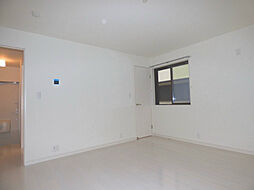 バレンシア 102 1階ワンルームのリビング/ダイニング